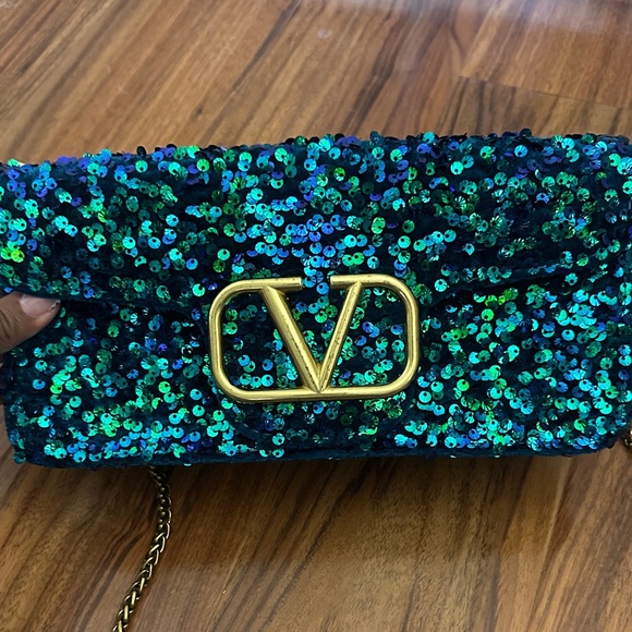 V Green and Blue Sequin Shoulder Bag - Picture 2 of 3